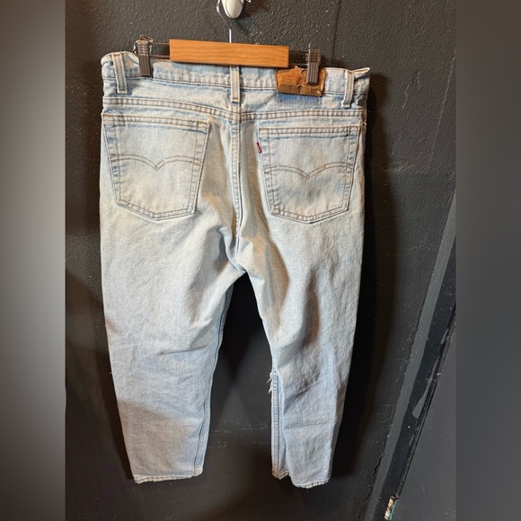 Levi's Light Wash Distressed Relaxed Fit Jeans Size 34 - Picture 6 of 7